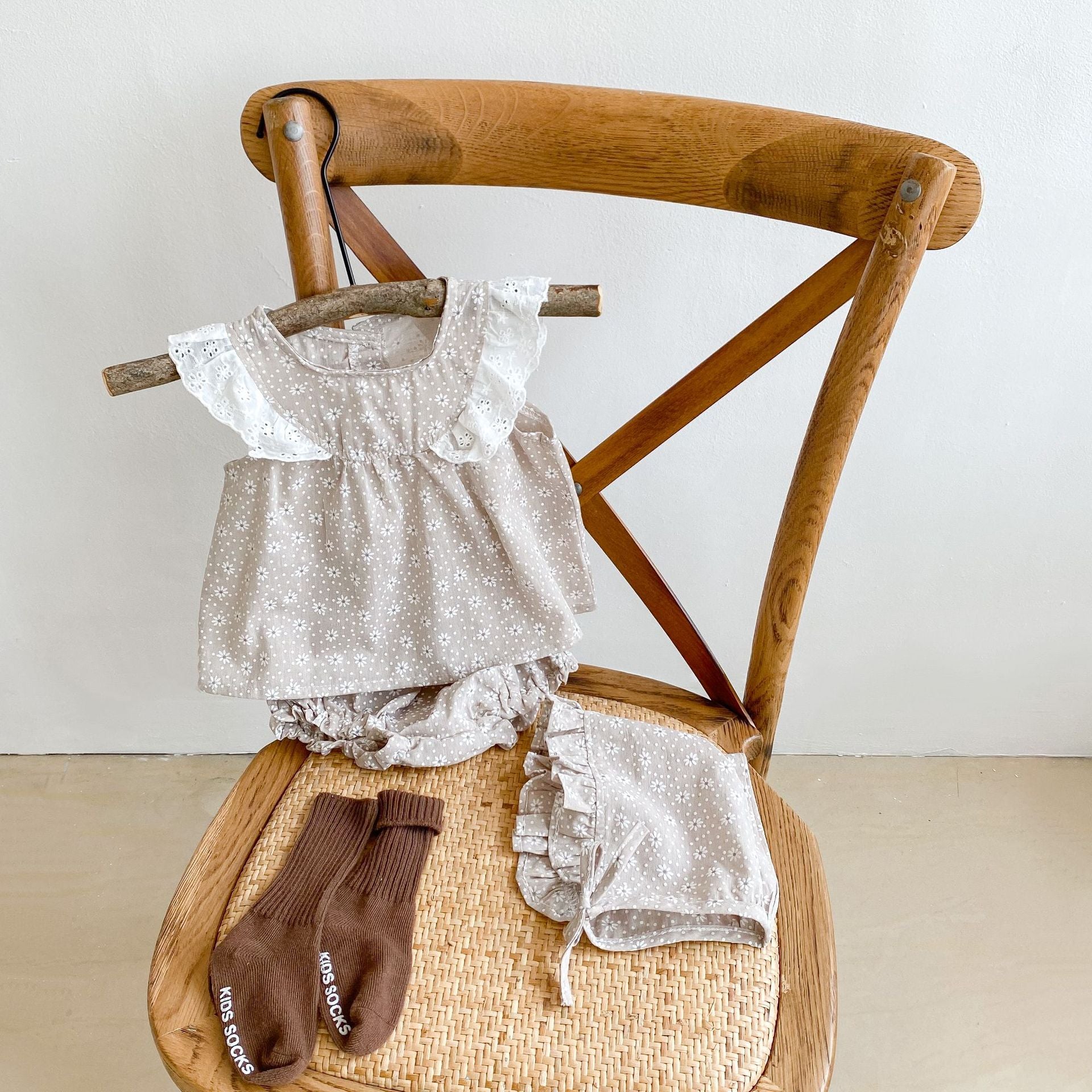 Daisy Print Three-Piece Set